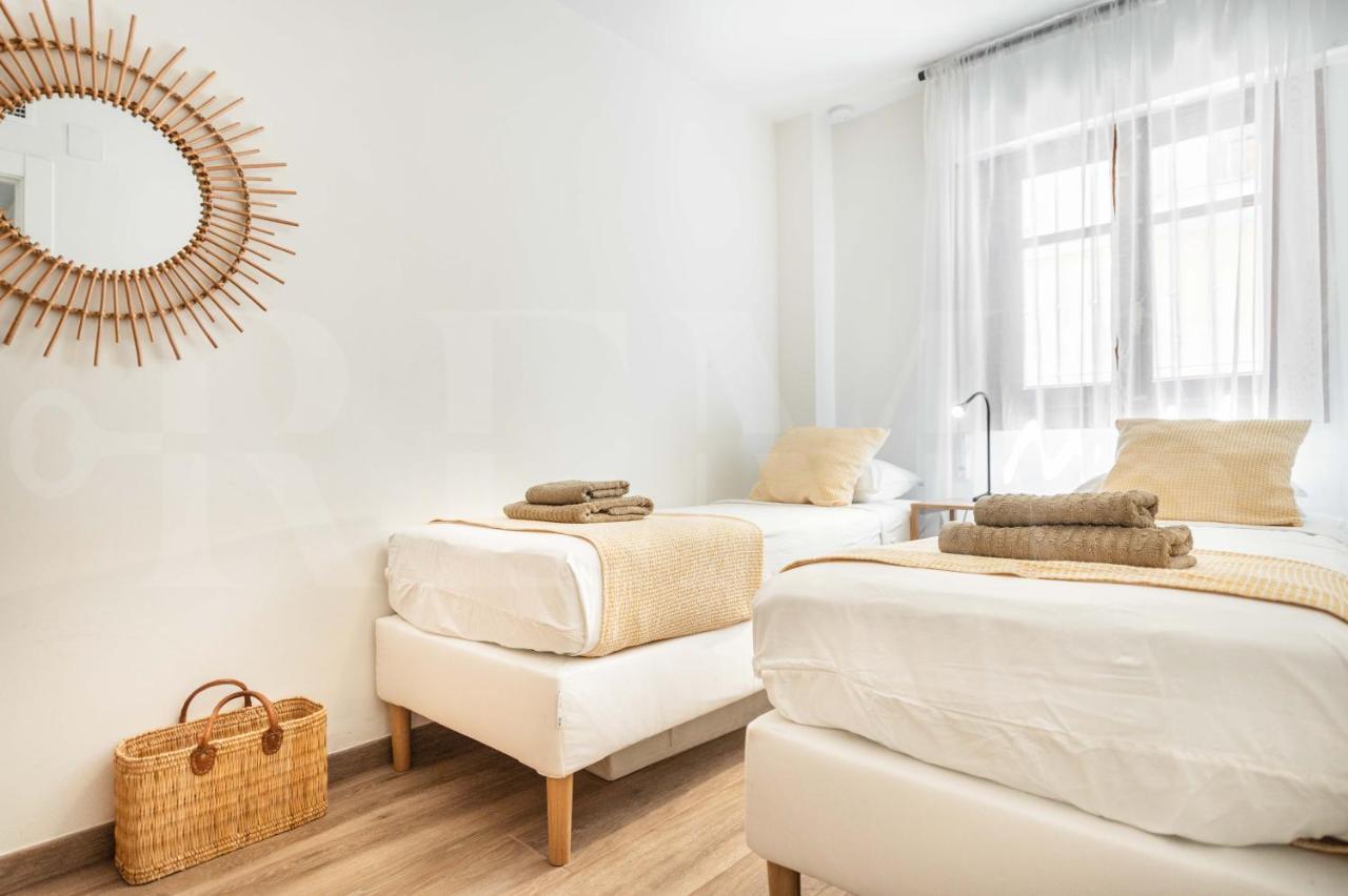Spacious Apartment Next To Plaza De La Merced By Rems Málaga Buitenkant foto