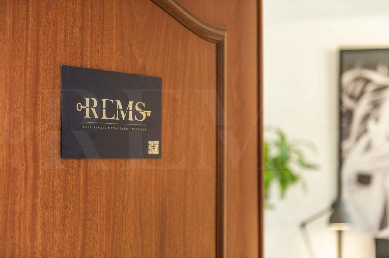 Spacious Apartment Next To Plaza De La Merced By Rems Málaga Buitenkant foto