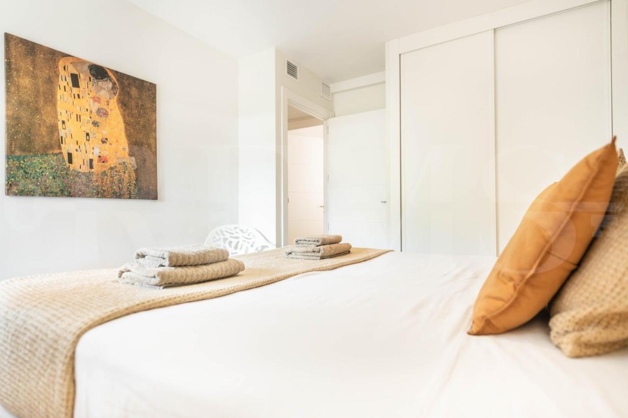 Spacious Apartment Next To Plaza De La Merced By Rems Málaga Buitenkant foto
